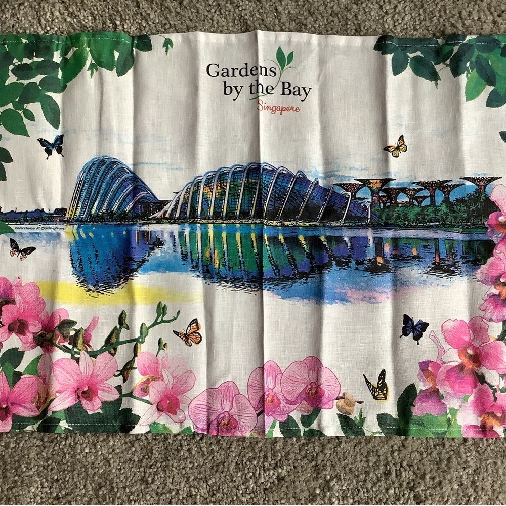 SINGAPORE FLORAL AND CITY SCENE TEA TOWEL. NEW WITH TAGS